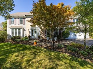 102 Broadmoor Trl, Fairport, NY 14450