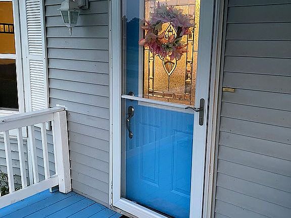 5th image of 1002 Laurel Dr
