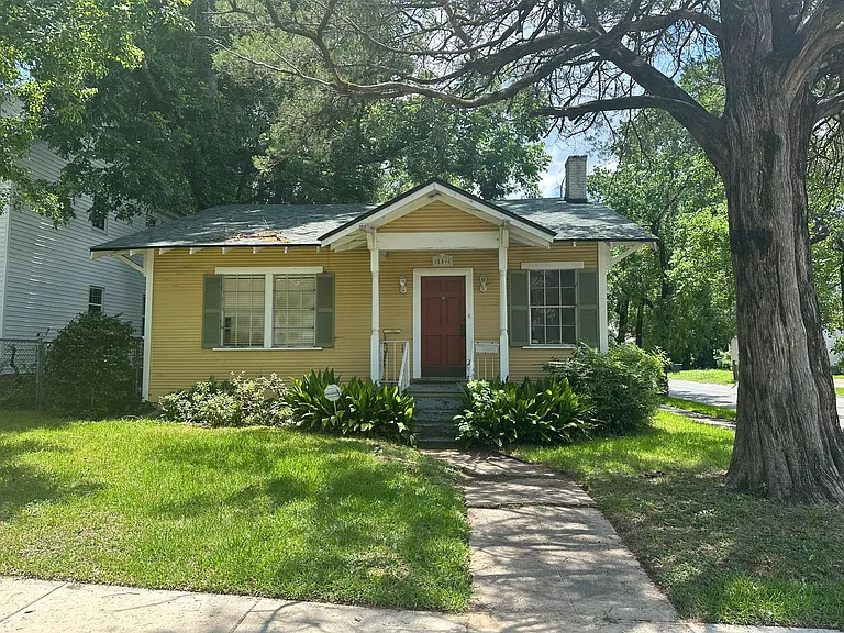559 Gladstone Blvd — Photo 1