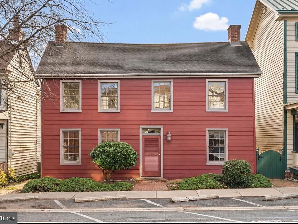 1st image of 210 Bohemia Ave