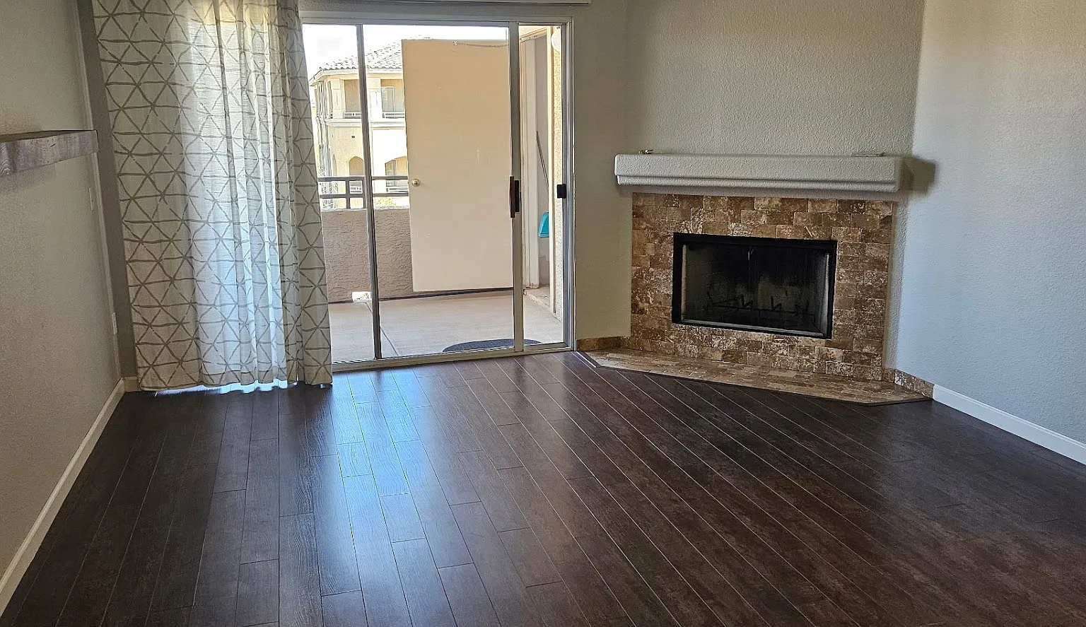 2 bed, 995 sqft, $1,600 — Photo 1