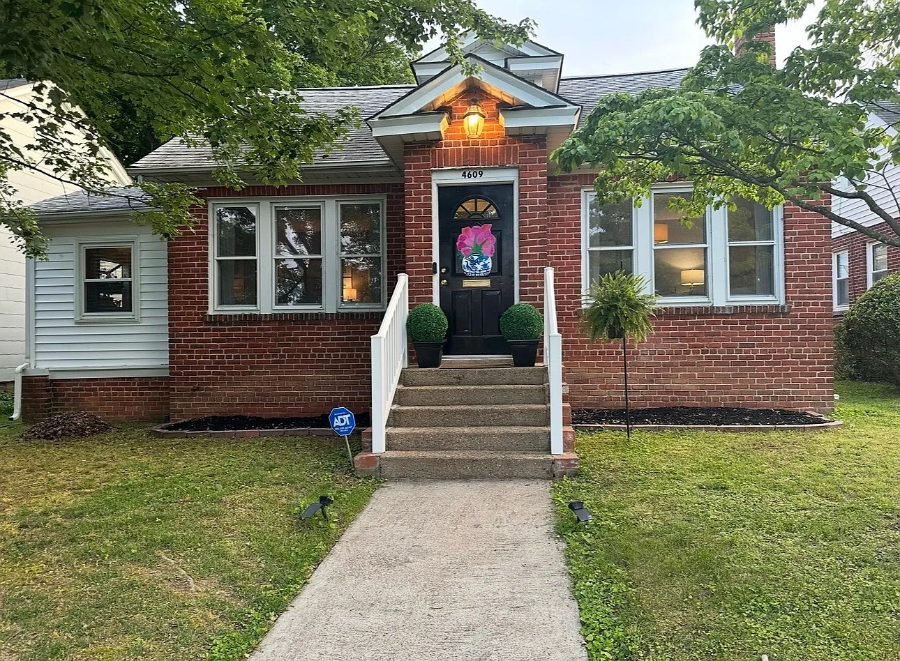 4609 Radford Ave photo 1