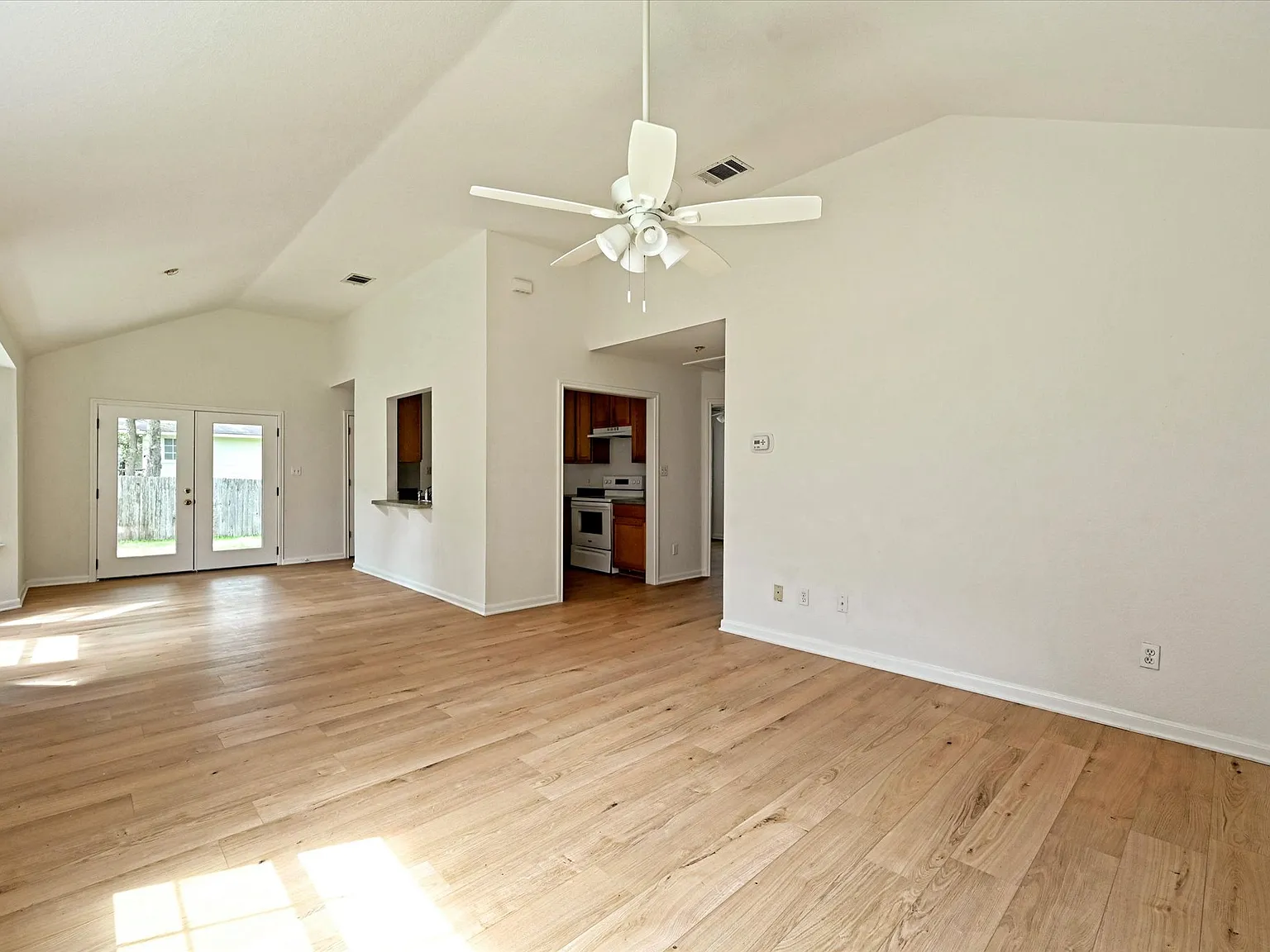3 bed, 1310 sqft, $1,750 — Photo 4