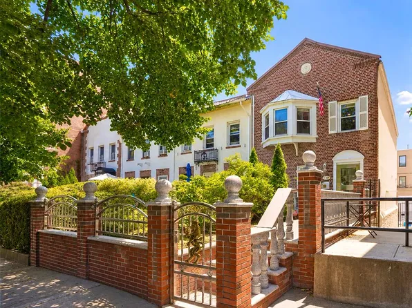 3039 36th St, Astoria, NY 11103