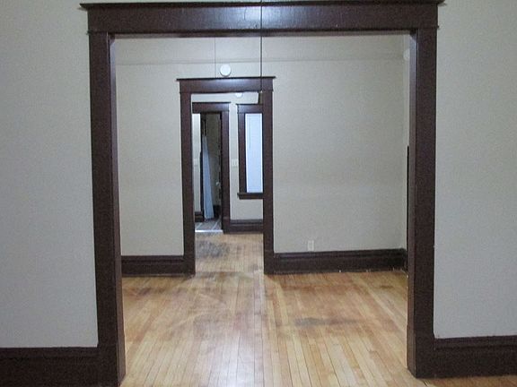 4th image of 744 Simon Ave