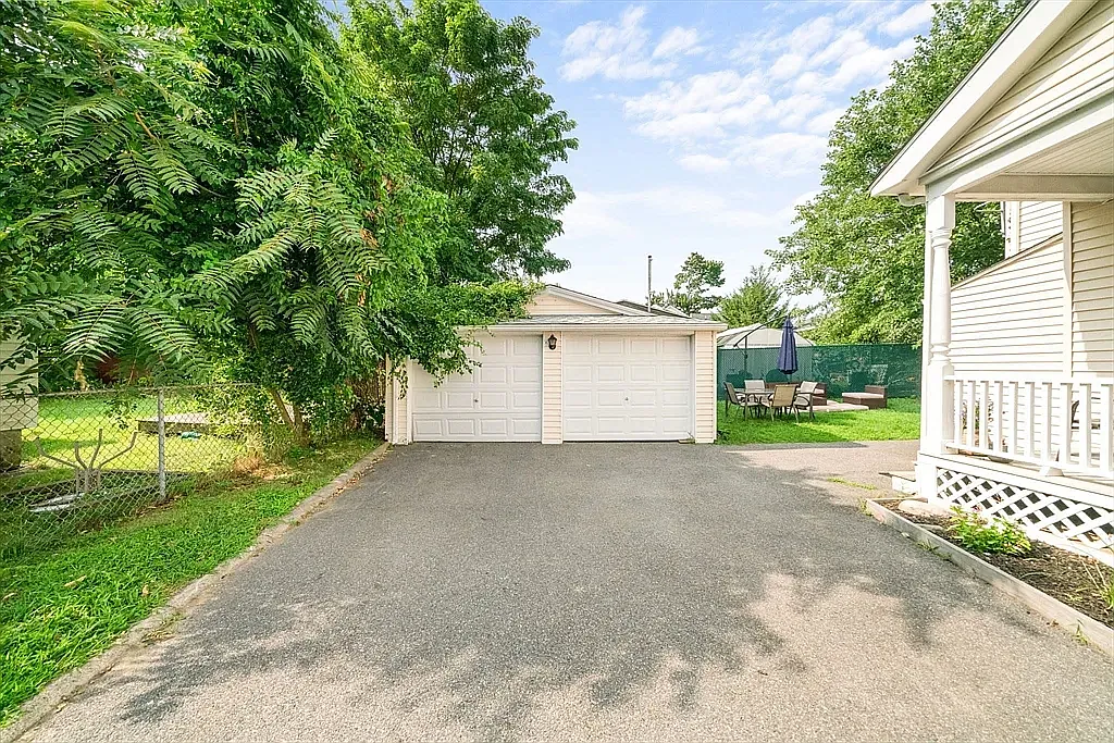 1 bed, 9999 sqft, $1,850 — Photo 1
