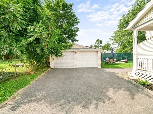 9 State St #1, Taunton, MA 02780