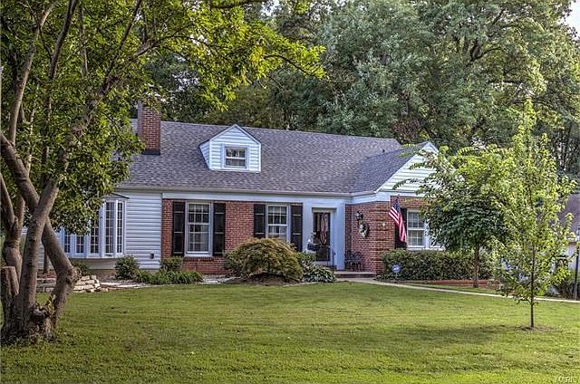 1st image of 844 Warwick Ln