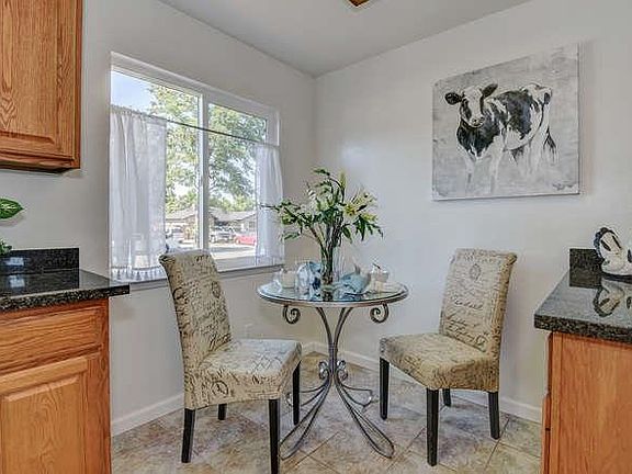 5th image of 1466 Blackstone Ave