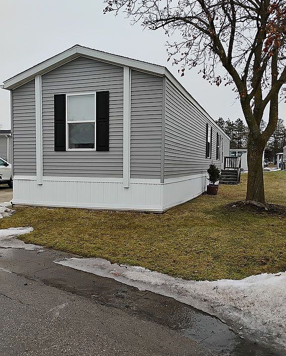 1st image of 44 Old Orchard Dr