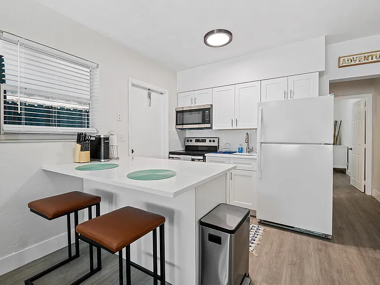 310 NE 6th St #1 — Photo 6