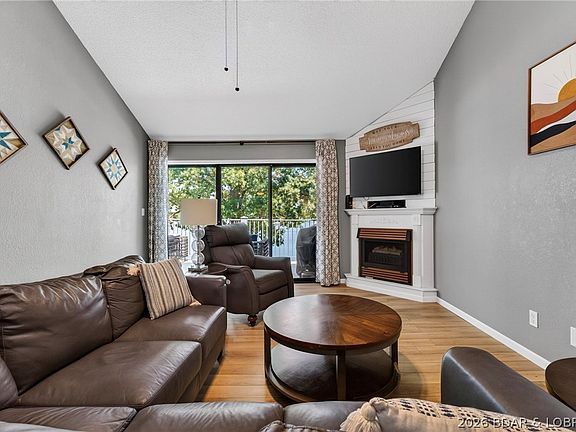 4th image of 251 Maple Rd Unit 3b