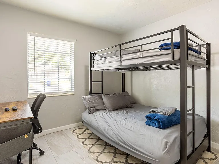 2109 W Cordelia St — Photo 12