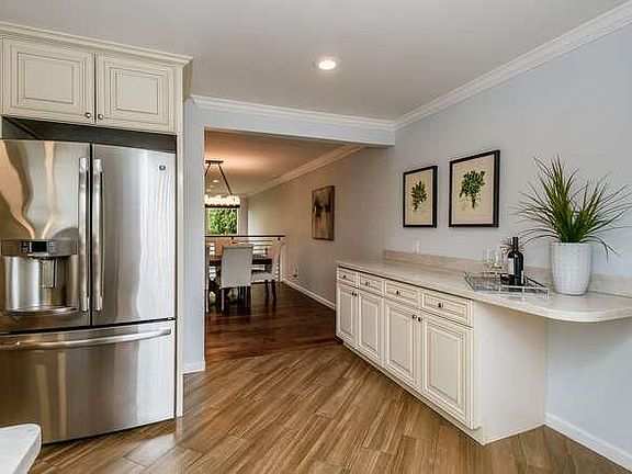 5th image of 540 Leahy St