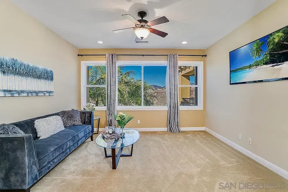 5 bed, 5.5 bath, 4583 sqft, $10,500 — Photo 2