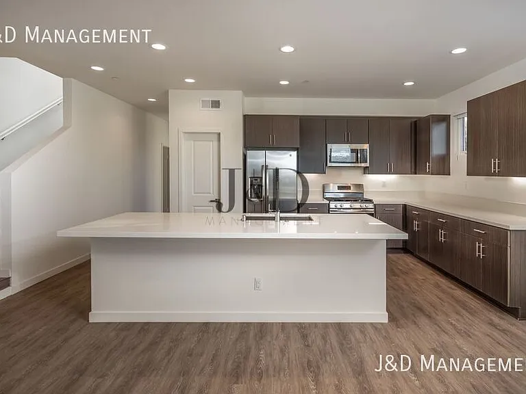 5845-5855 Riley St — Photo 23