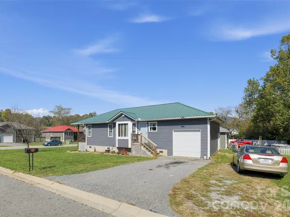 12 Janie Dr, Clyde, NC 28721