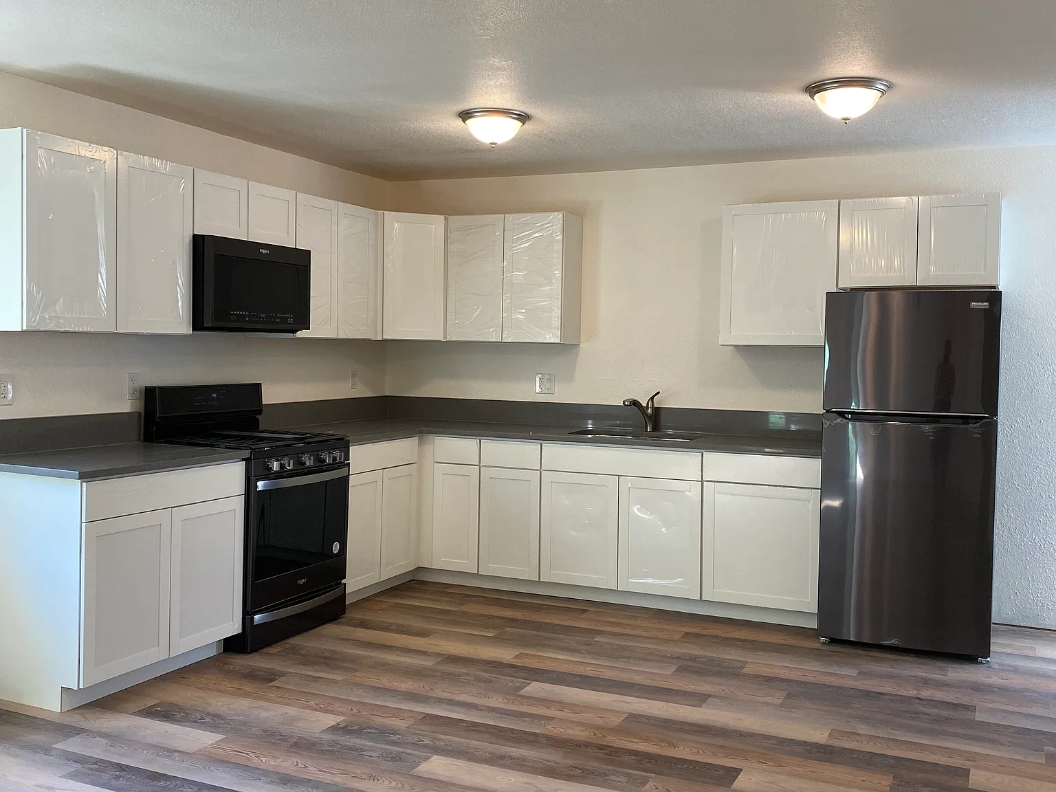 2 bed, 900 sqft, $1,850 — Photo 2
