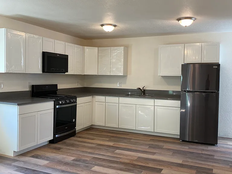 671 NE Sherwood Way #1 — Photo 2