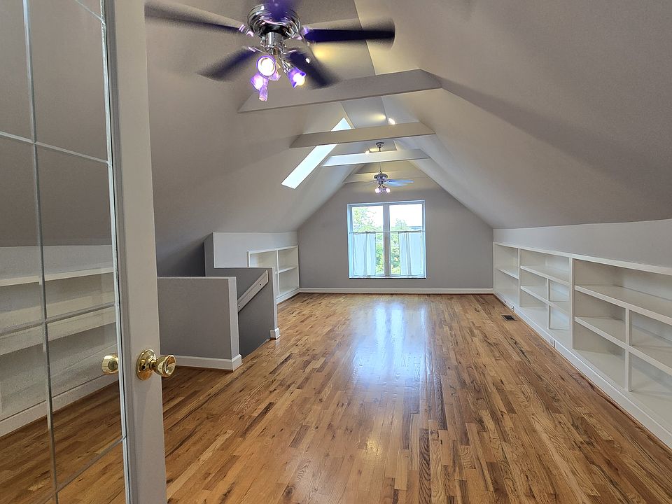 1st image of 1146 W 17th St #3
