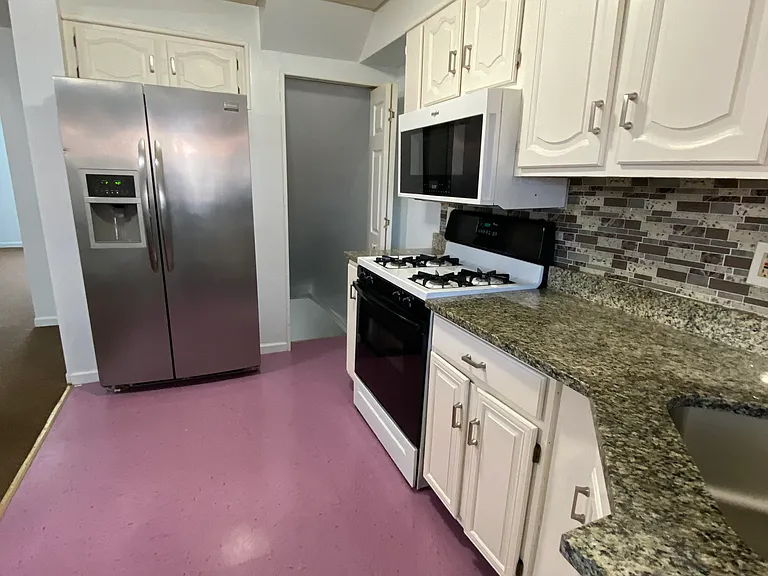 2167 Graythorn Rd — Photo 3
