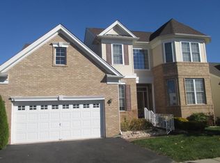 75 Country Club Dr, Monroe Township, NJ 08831