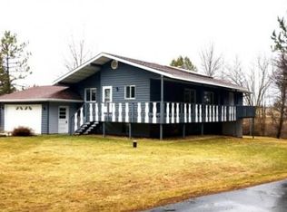W2446 River Bend Ln, Cecil, WI 54111