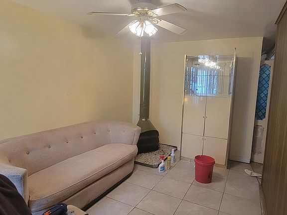 3rd image of 2562 Fenton Ave Floor 1