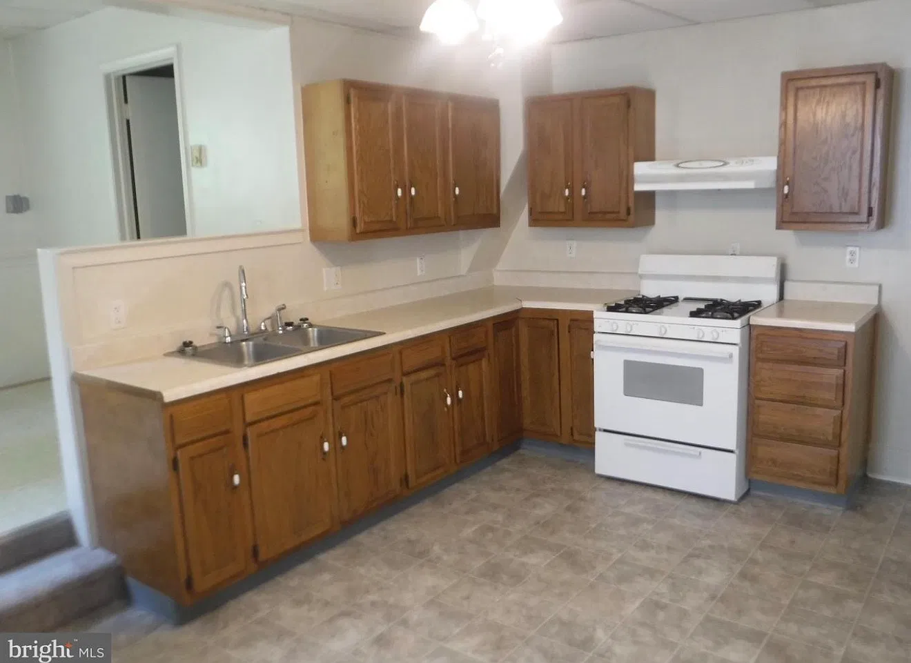 2 bed, 1250 sqft, $1,350 — Photo 3