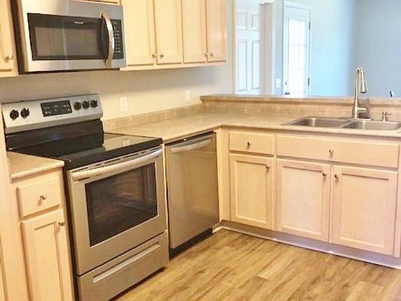 5th image of 609 Waverly Ln