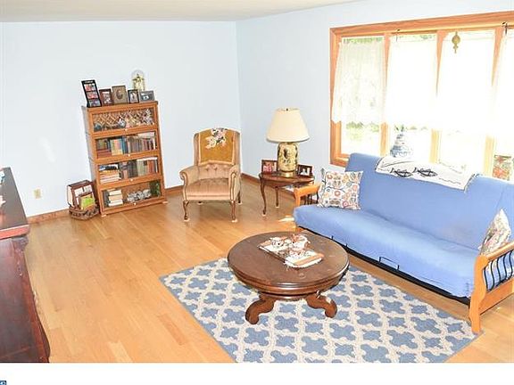 5th image of 35 Flafair Dr