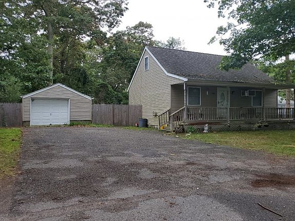 3rd image of 133 Hemlock Dr