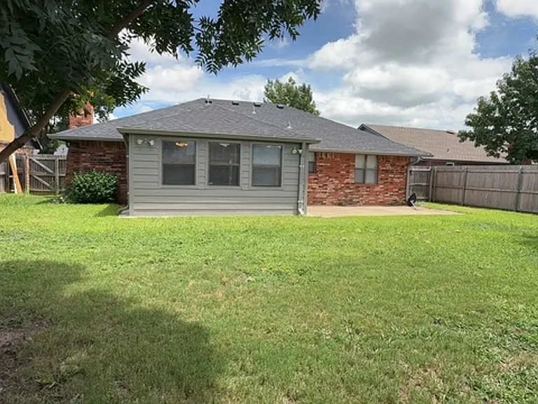 13233 Eastridge Dr — Photo 4