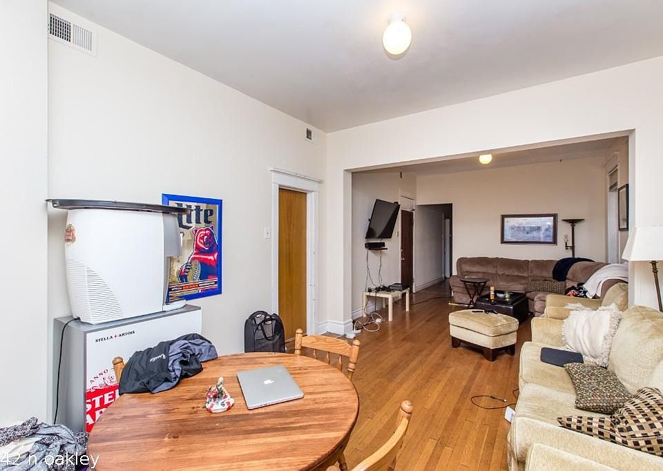 1st image of 1542 N Oakley Blvd #1318