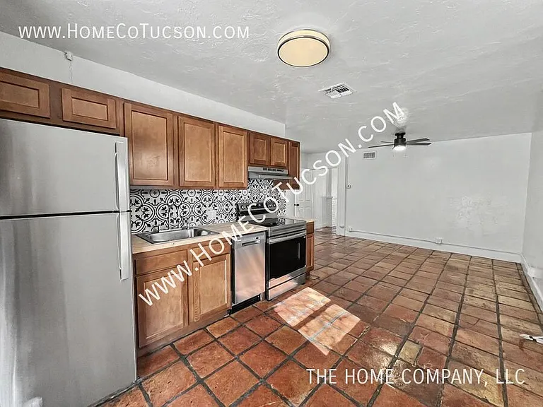 4566 E Seneca St — Photo 14