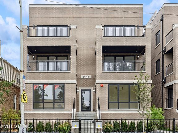 2nd image of 1648 W Diversey Pkwy #1W