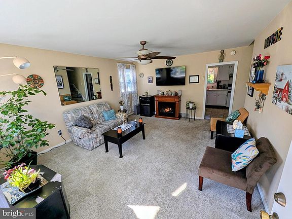 3rd image of 3641 Deepwater Ln