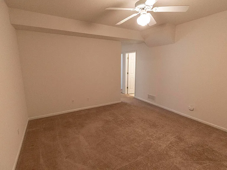 3402 E Saint Charles Rd — Photo 19