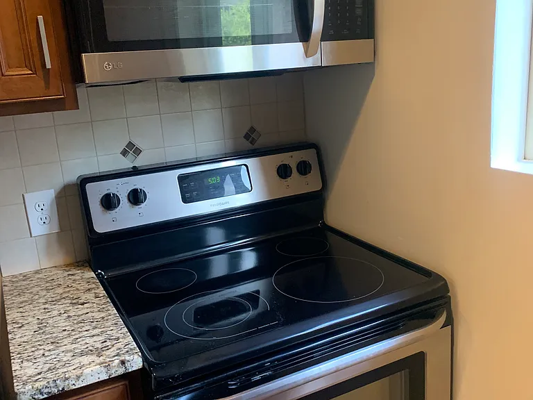 2534 Erie Ave #3 — Photo 17