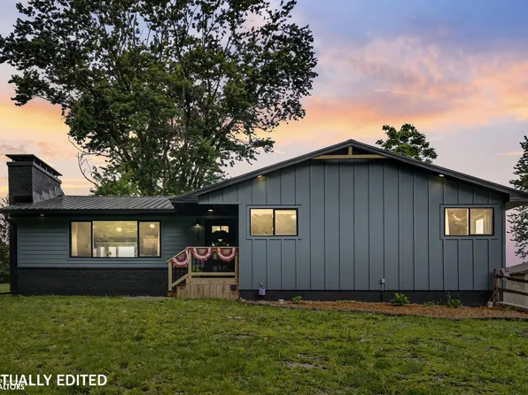 905 S Briarwood Ln, Mount Pleasant, IA 52641