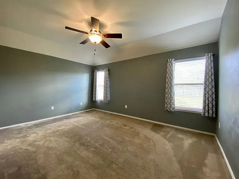 466 Eagle Brook Ln — Photo 8