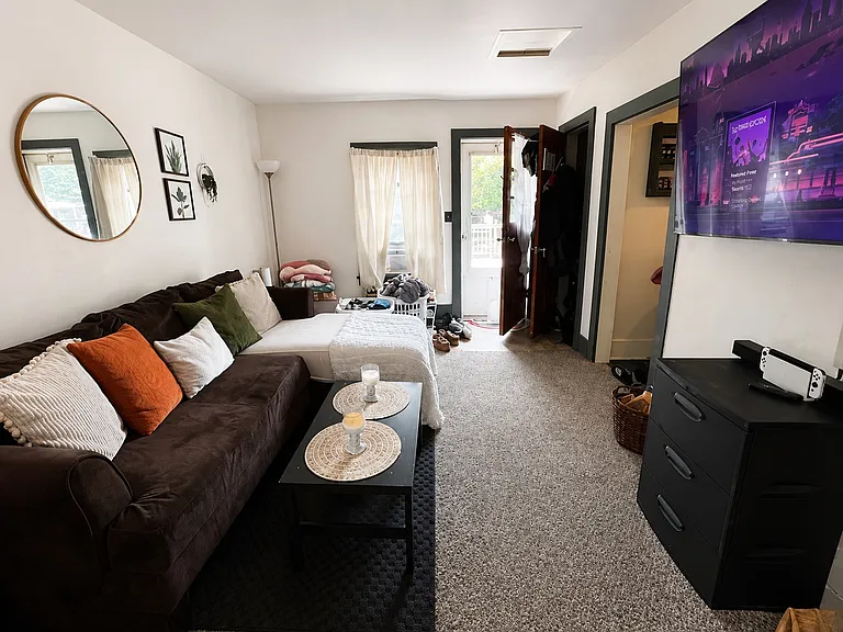 541 W Spring St #2 — Photo 9