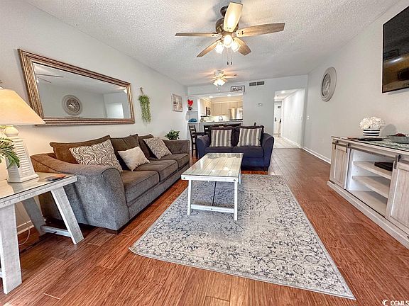 4th image of 410 Melrose Pl. #208