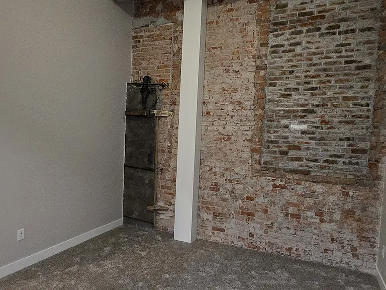 218 N Locust St #205 — Photo 3