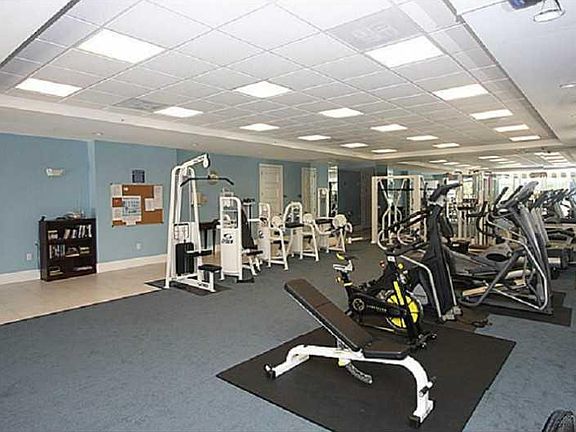 3rd image of 701 SE 21st Avenue #402