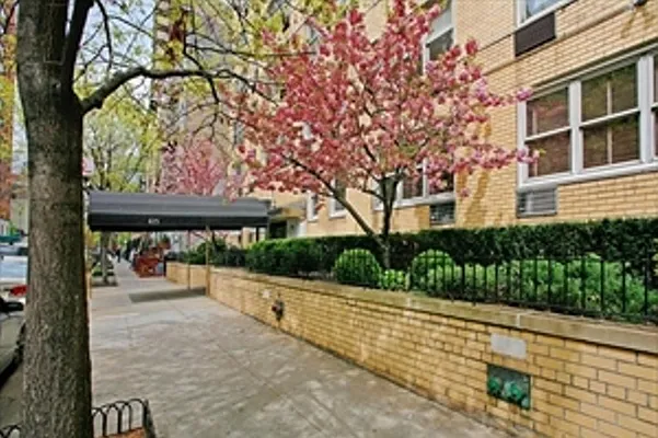 Sold by Corcoran | media 14