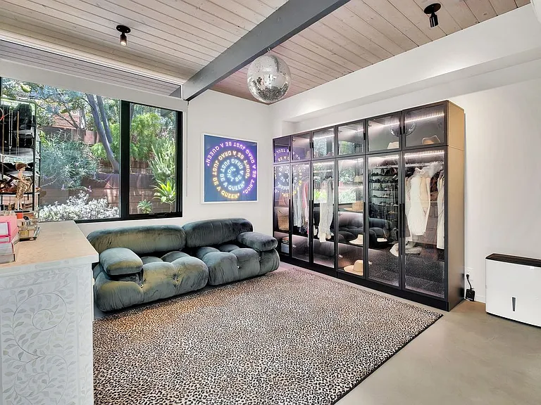 8967 Wonderland Park Ave — Photo 29