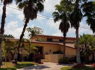 19025 E Saint Andrews Dr, Hialeah, FL 33015