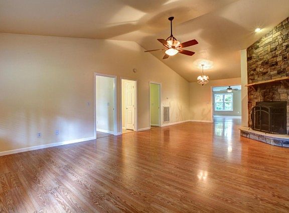 3rd image of 174 Pine Hollow Way