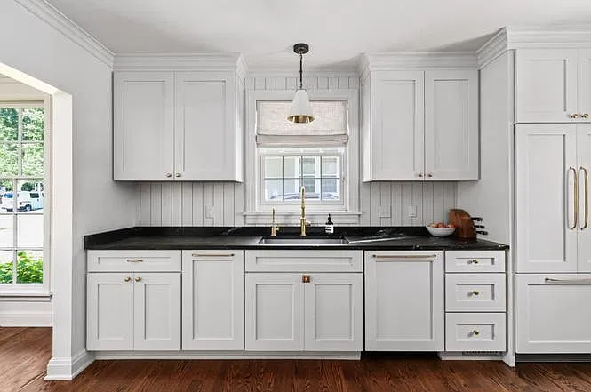 1511 Stratford Ave — Photo 3